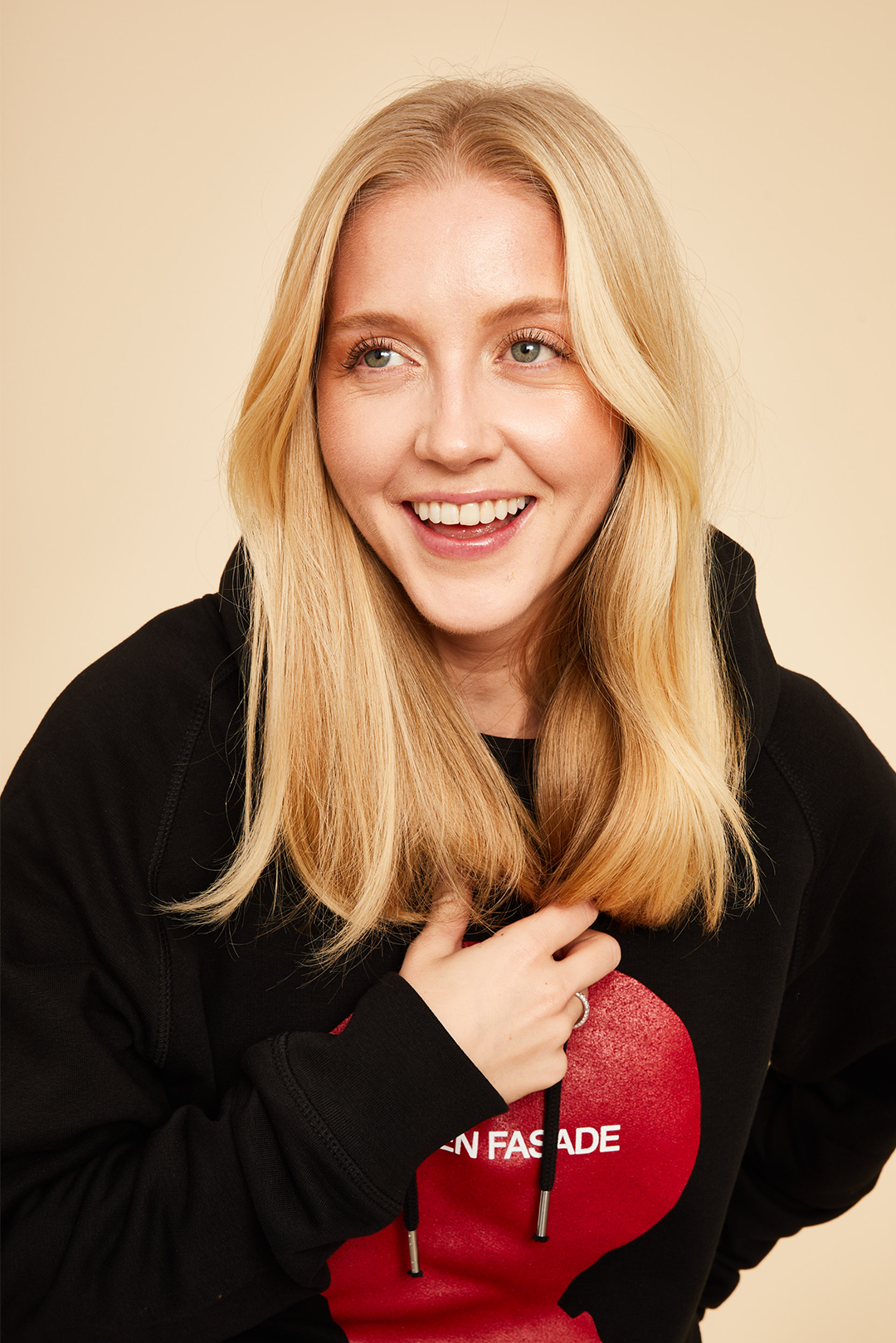 BACK A FACADE HOODIE